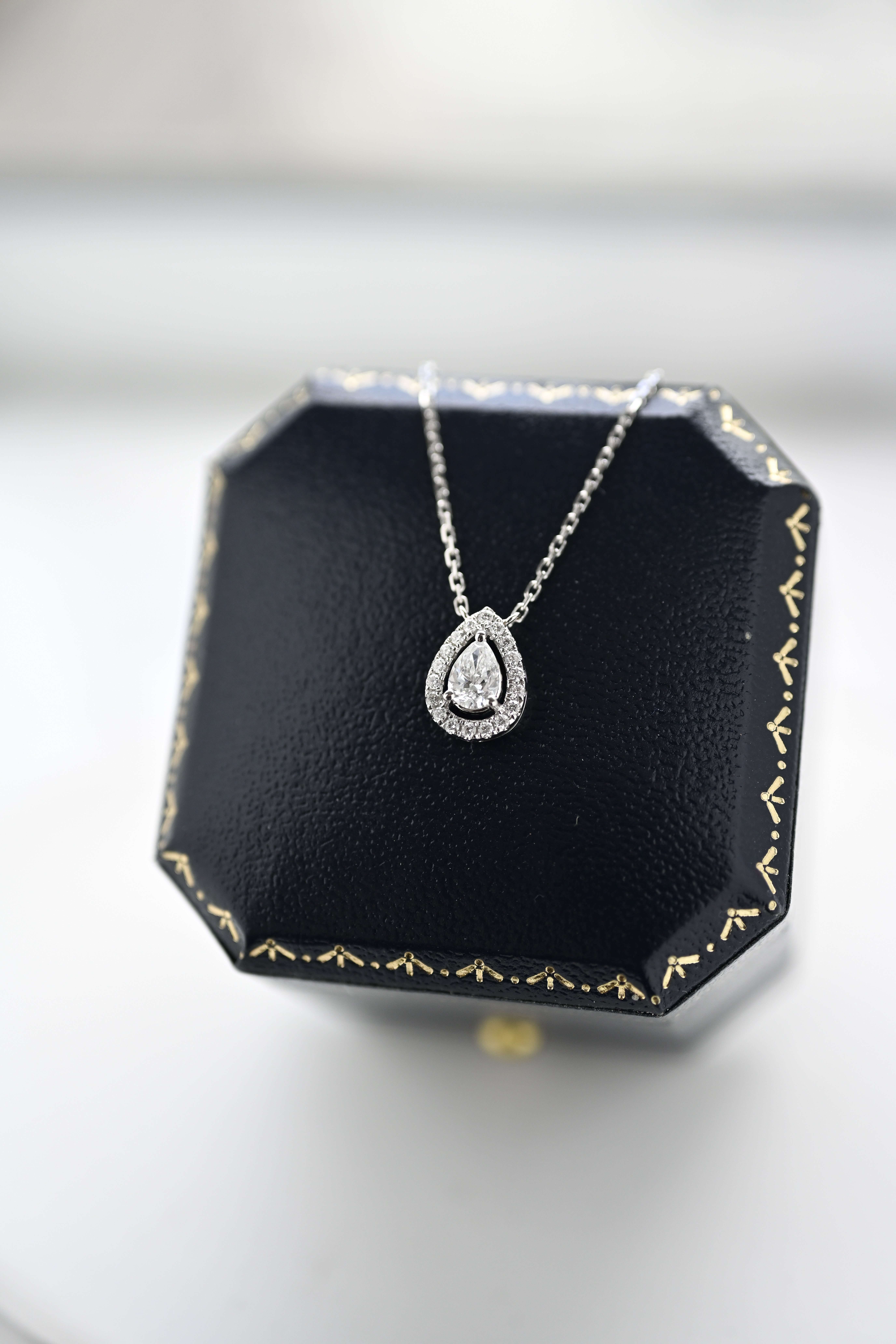 18K White Gold Diamond Necklace
