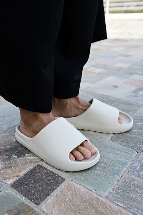 柔軟泡沫膠拖鞋