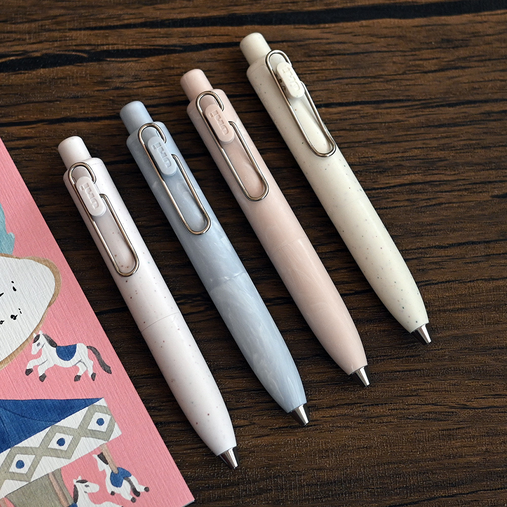 三菱 uni-ball one  P 原子筆：好按壓低重心