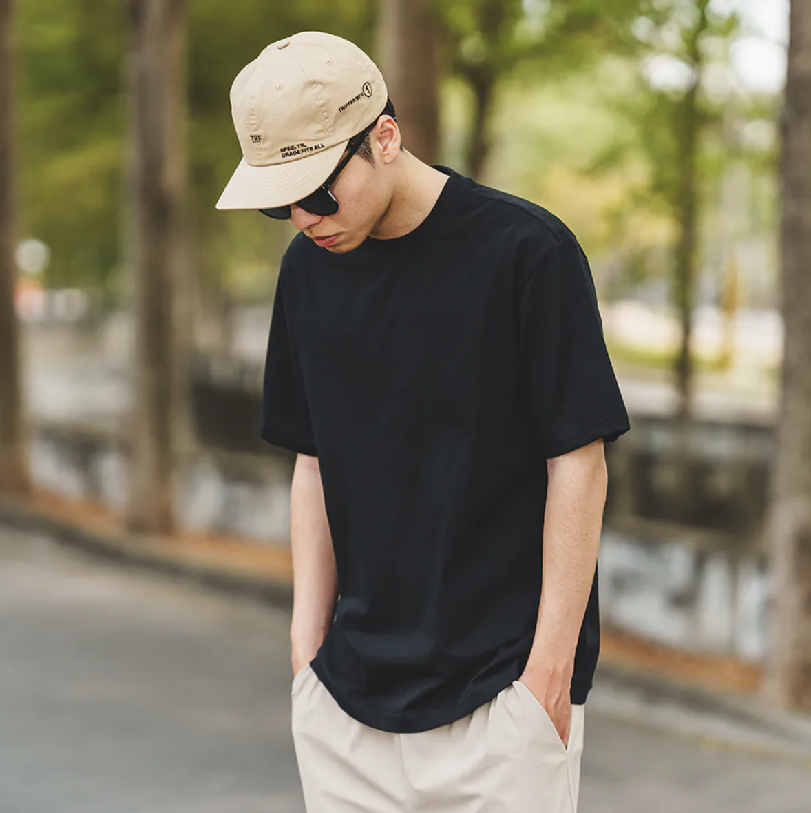 男模穿涼感冰絲速乾重磅短T黑色細節