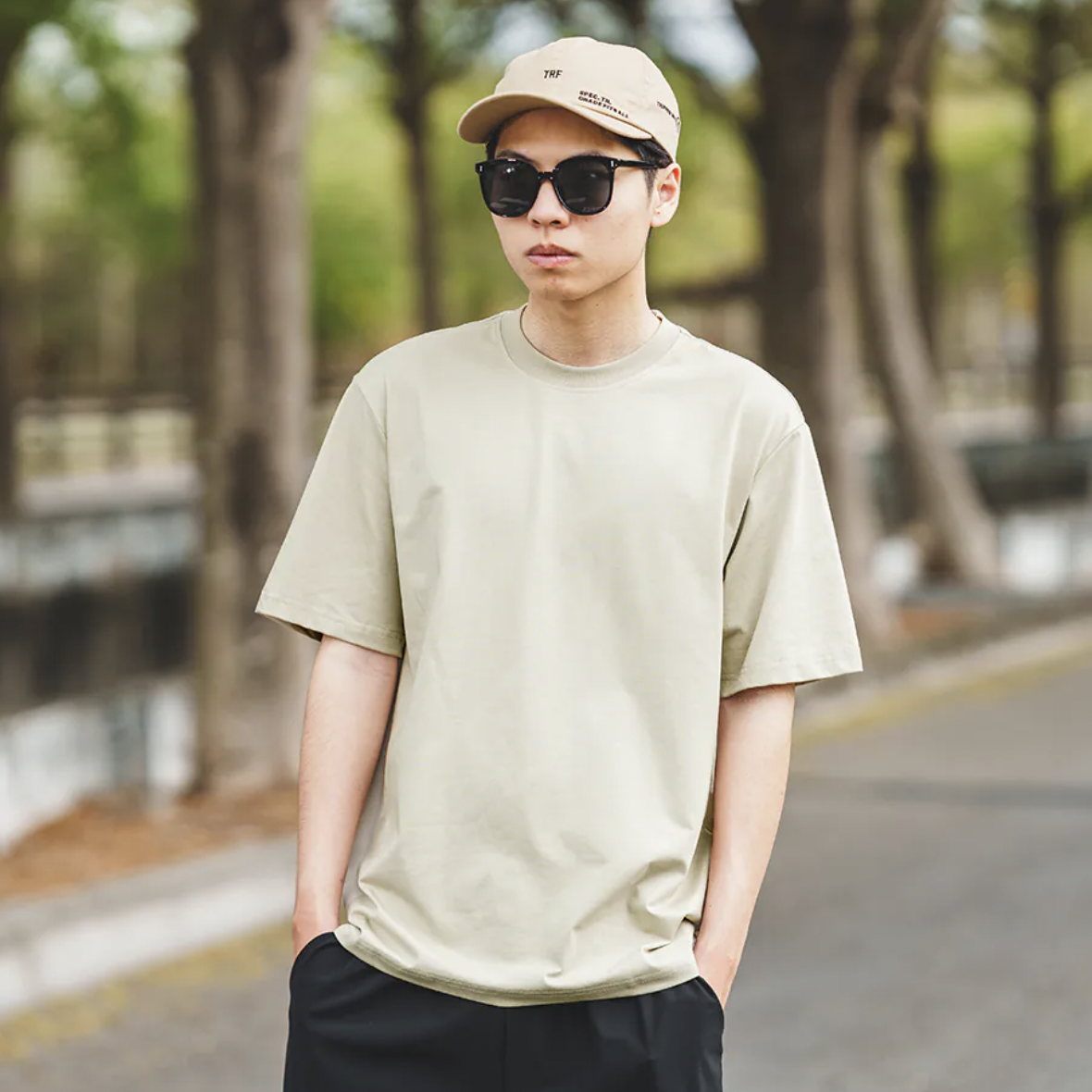 男模穿涼感冰絲速乾重磅短T卡其色Ｌ