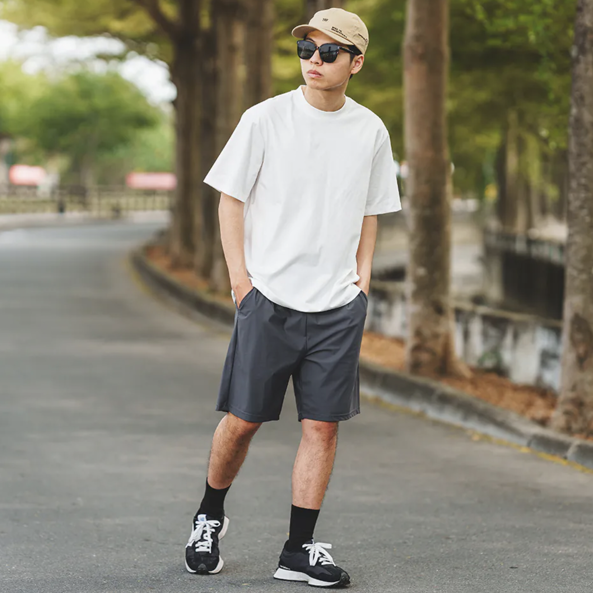 男模穿涼感冰絲速乾重磅短T白色Ｌ穿搭