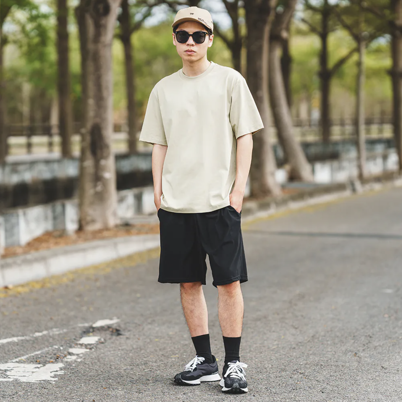 男模穿涼感冰絲速乾重磅短T卡其色Ｌ穿搭