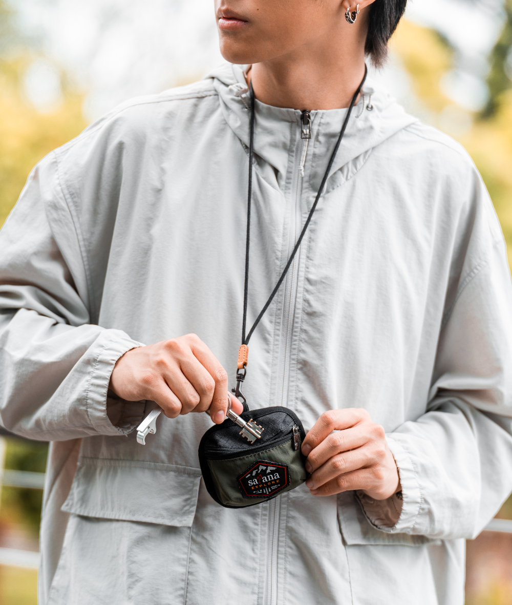 satana EXPLORE 探索卡片零錢包-軍綠色拼接 SOSE0070-326 手拿照