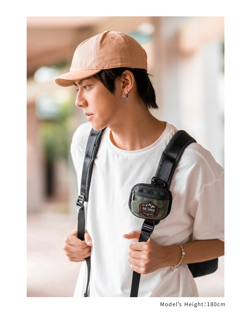 satana EXPLORE 探索卡片零錢包-軍綠色拼接 SOSE0070-326 男生身高比例照