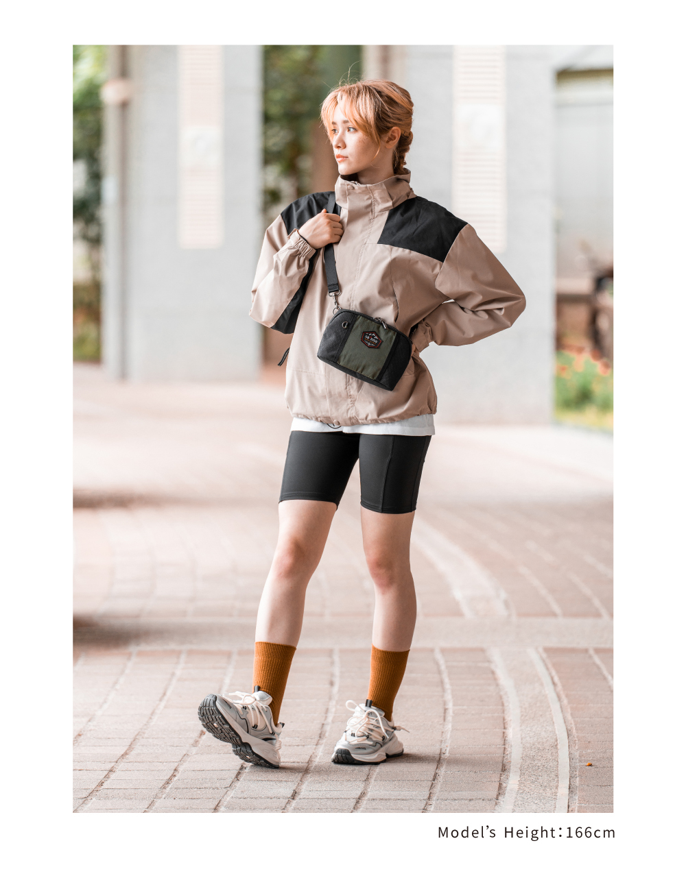 satana EXPLORE 探索貼身斜背包-軍綠色拼接 SOSE0090-326 女生身高比例照