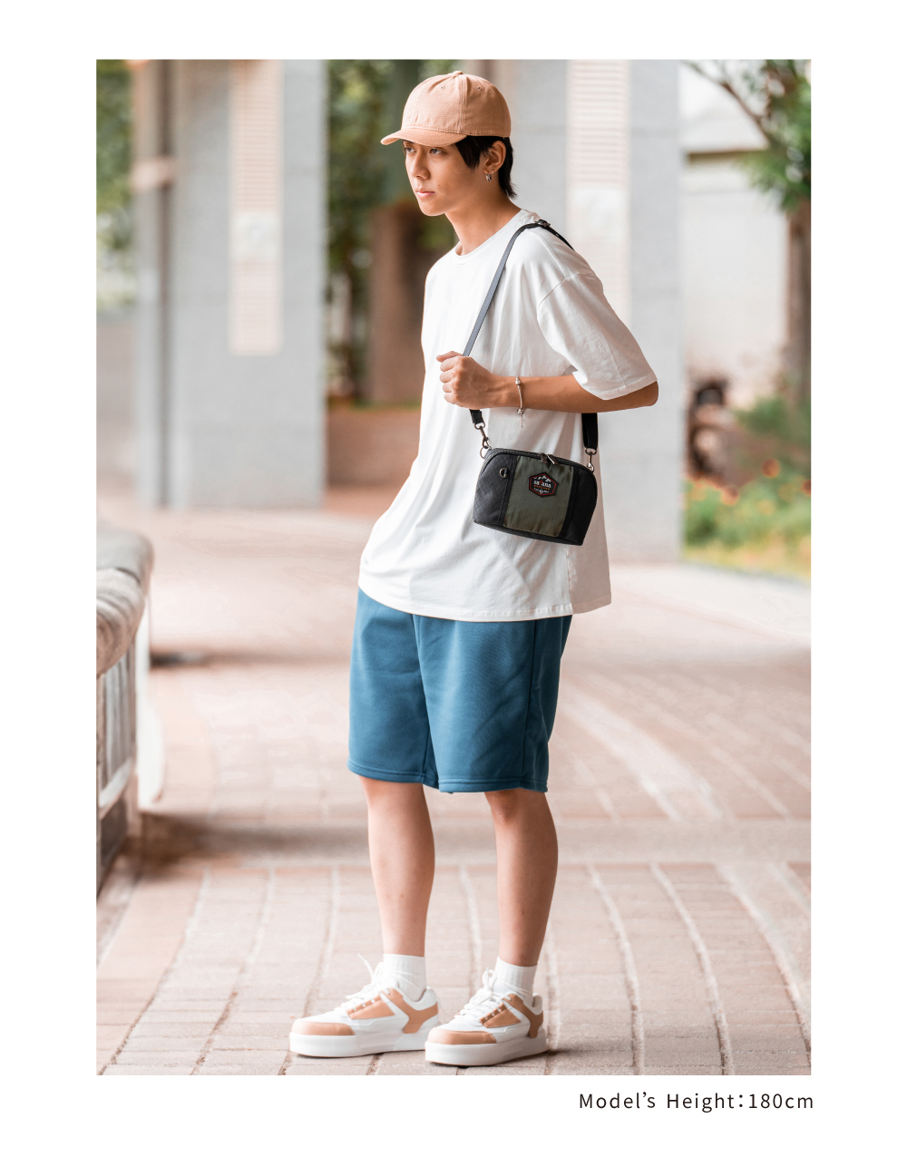 satana EXPLORE 探索貼身斜背包-軍綠色拼接 SOSE0090-326 男生身高比例照