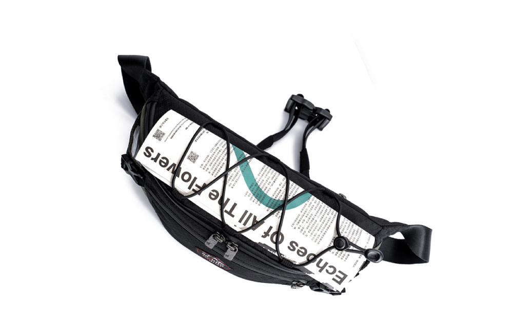 satana EXPLORE 探索個性斜背胸包-軍綠色拼接 SOSE0100-326 束繩特寫照