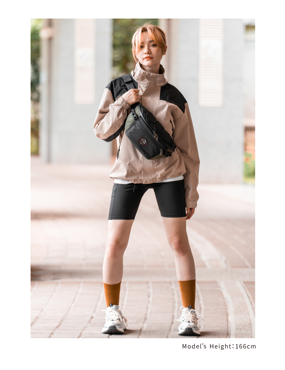 satana EXPLORE 探索個性斜背胸包-軍綠色拼接 SOSE0100-326 女生身高比例照