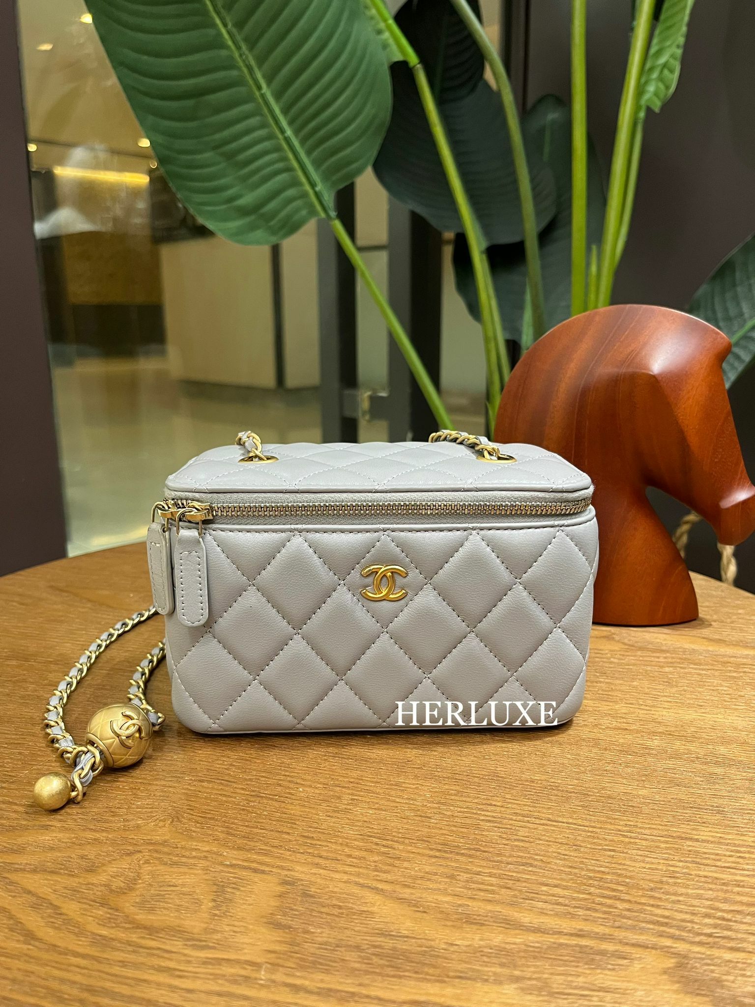 Chanel 金球方盒子 灰色 羊皮 98% new