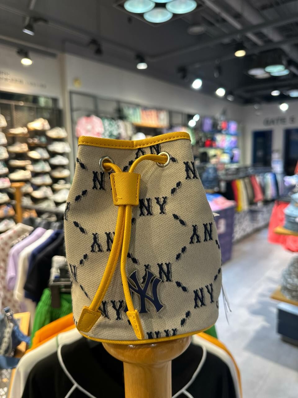 [S] MLB MONOGRAM DIAMOND JACQUARD MINI BUCKET BAG NEW YORK YANKEES,BROWN, 3ABMS022NK0003-50BGS (SMLB376)