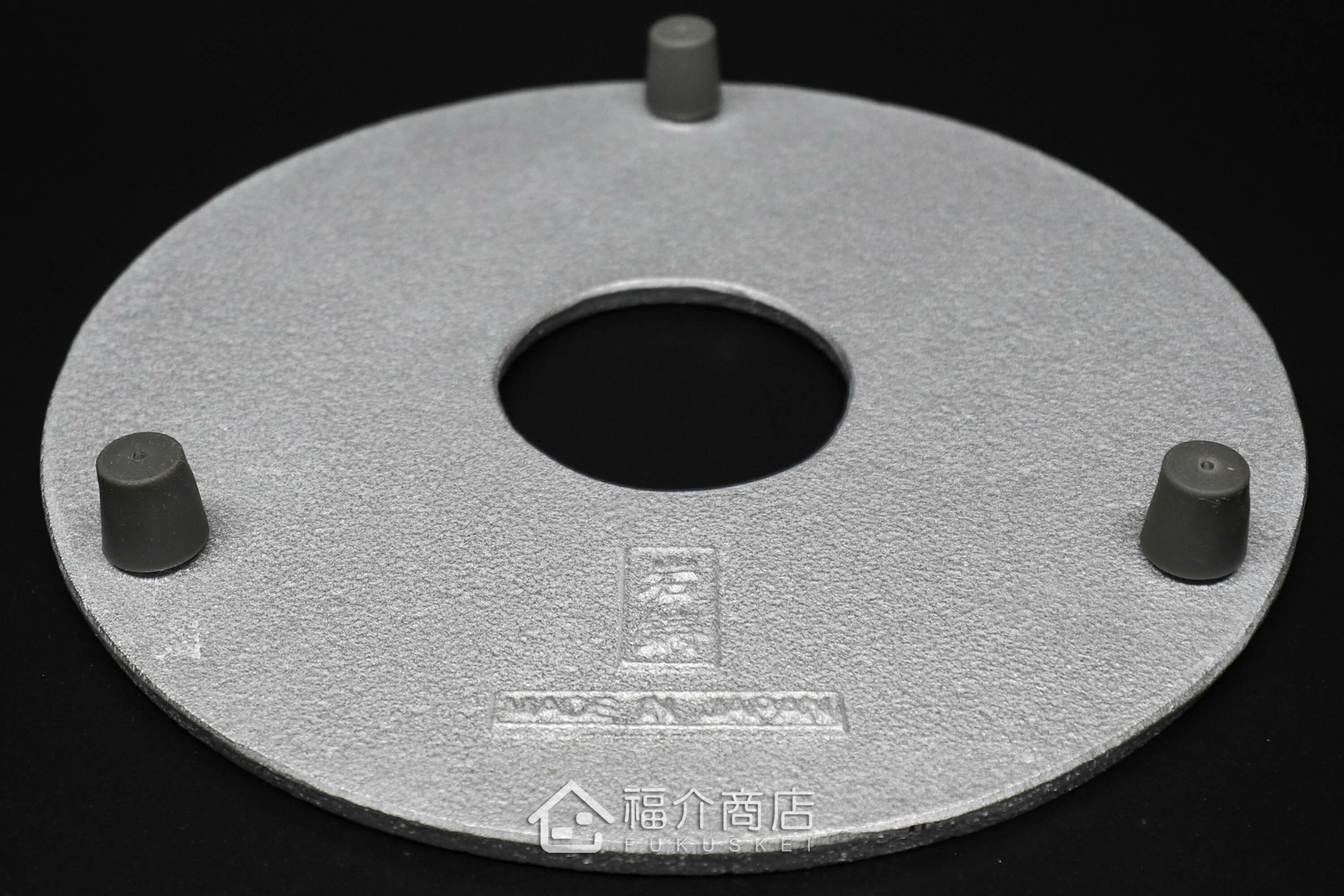 放茶壺或鍋子的白色櫻花造型鑄鐵隔熱墊