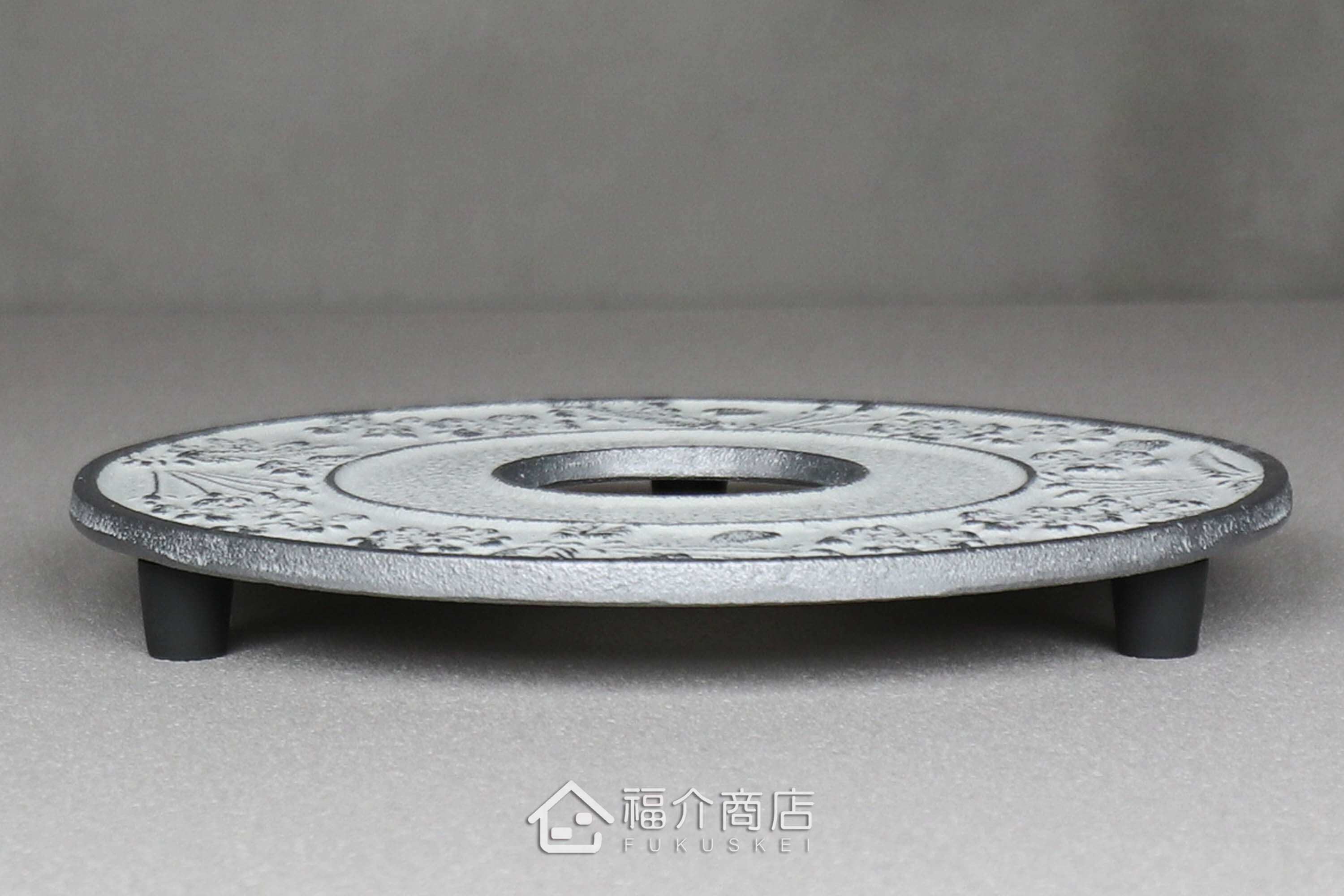放茶壺或鍋子的白色櫻花造型鑄鐵隔熱墊