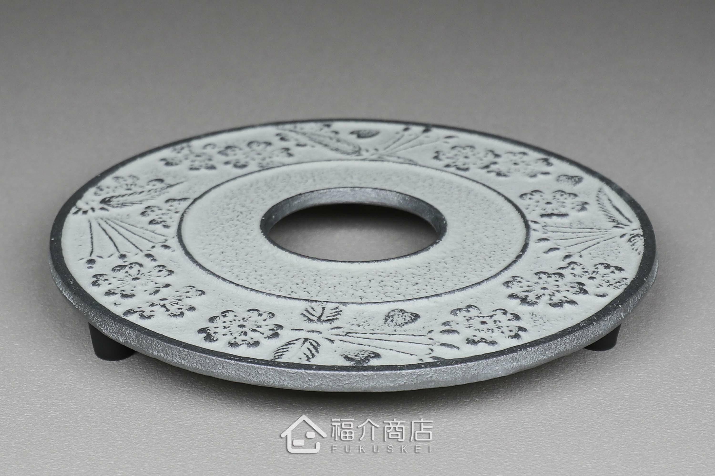 放茶壺或鍋子的白色櫻花造型鑄鐵隔熱墊