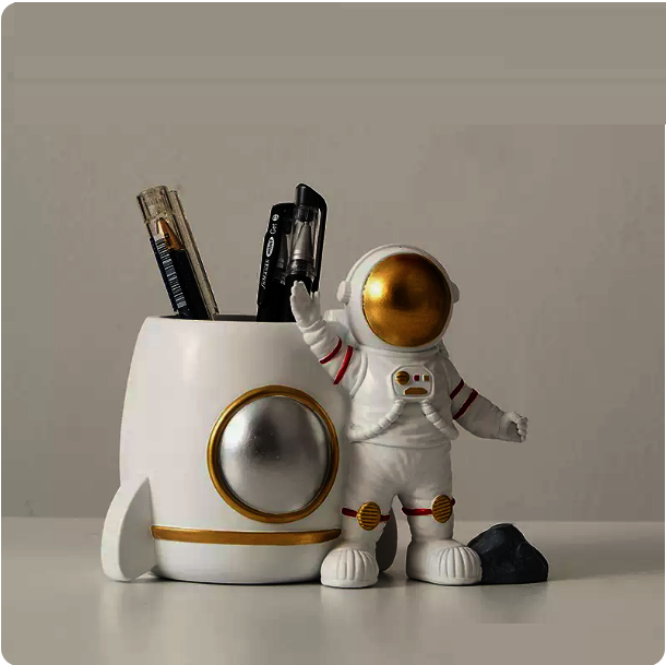 (Special price) Desktop decoration of modern astronauts (pen container) Chinese dream (flag planting and waving) [those who are flawed should be careful]