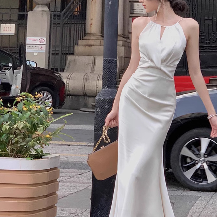 收腰扭轉 緞面魚尾洋裝