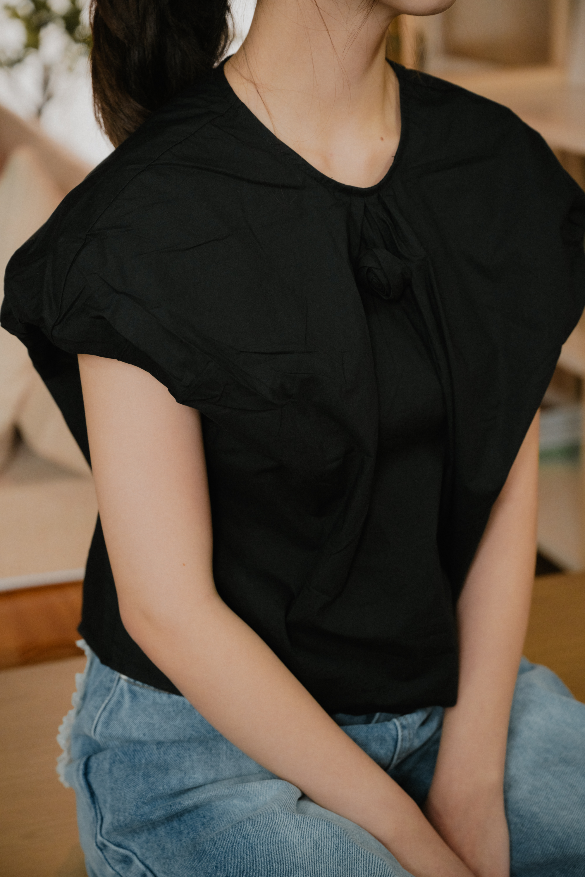 泡泡無袖玫瑰摺皺上衣 (黑色)