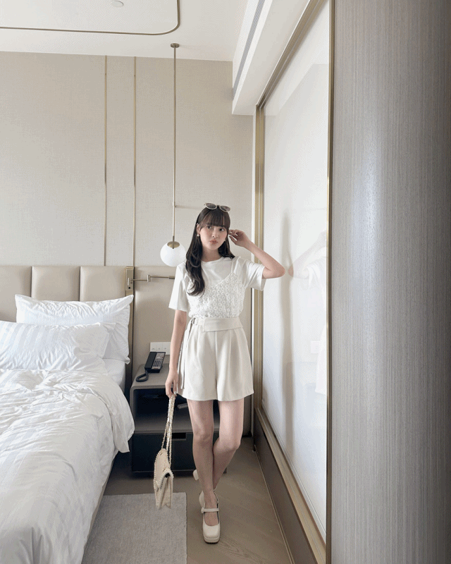 LINA LINA特調美學釦環反褶後鬆緊西裝短褲-奶茶杏