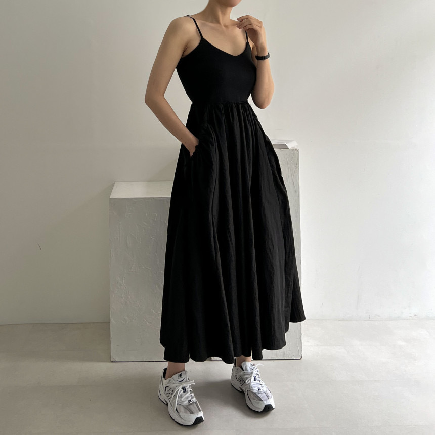 休閒性感  造型口袋U嶺大裙襬洋裝(黑/灰)