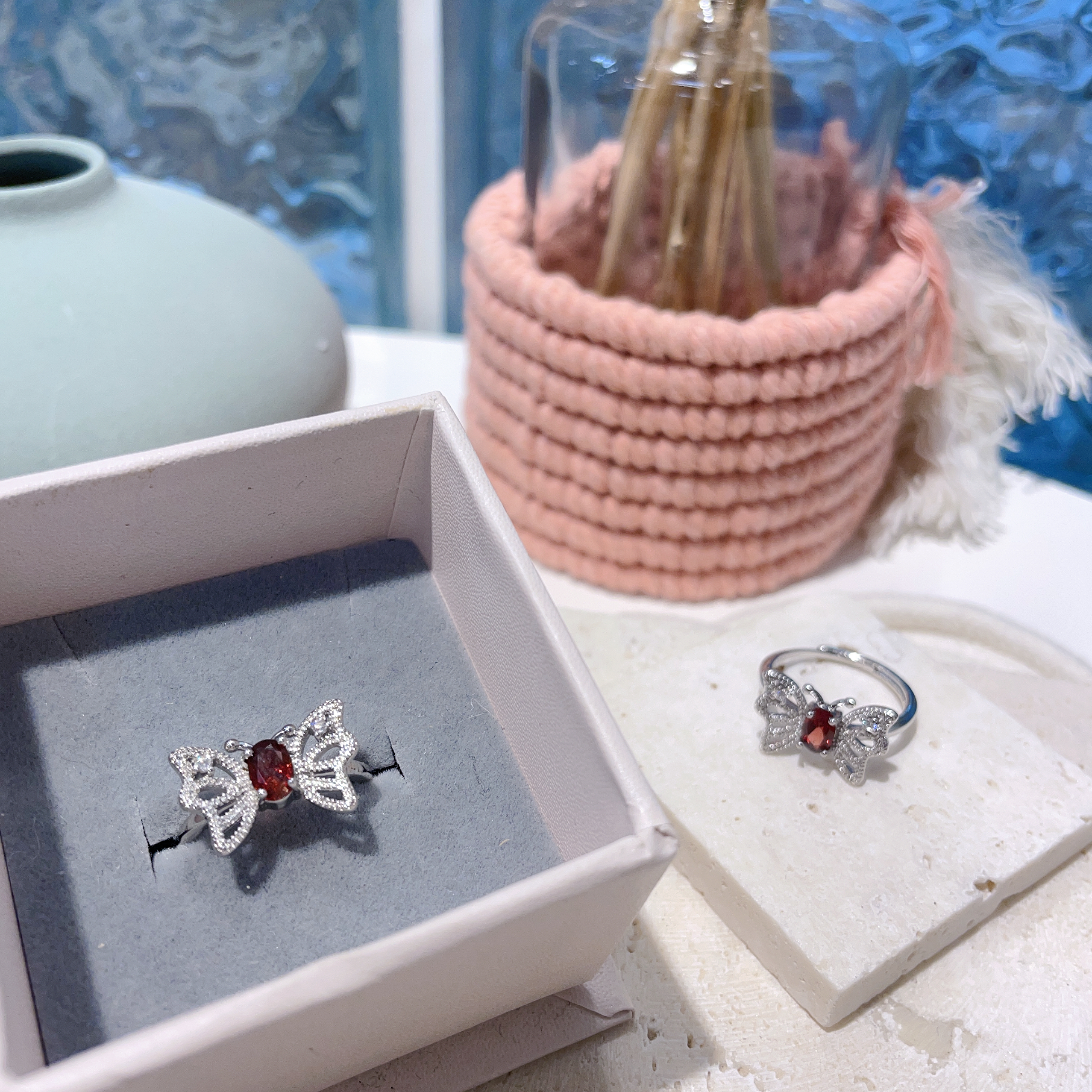 F025 石榴石蝴蝶戒指