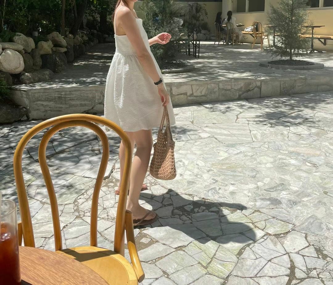 浮雕平領吊帶連身裙