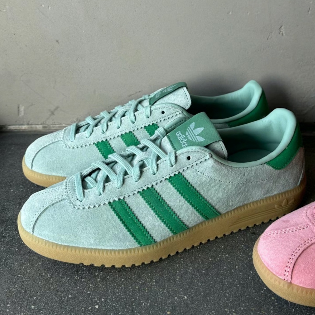 預購┃adidas ORIGINALS BERMUDA  麂皮 莫蘭迪 灰綠