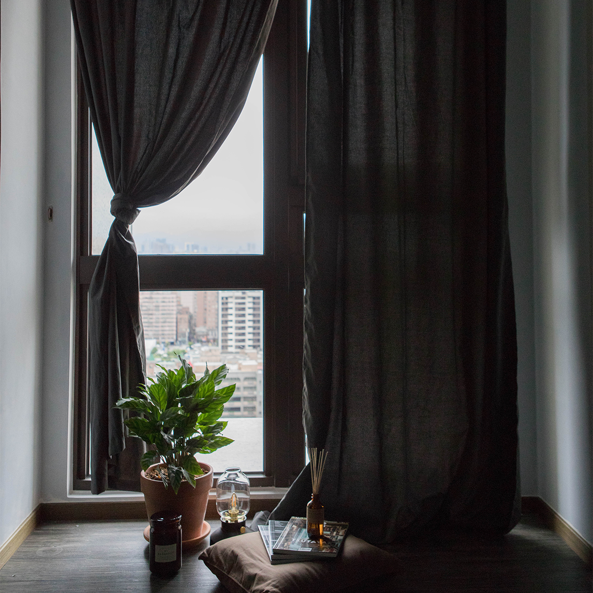 桃皮絨布簾｜炭灰
