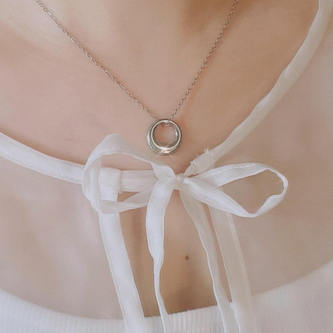 N05 Vintage circle necklace