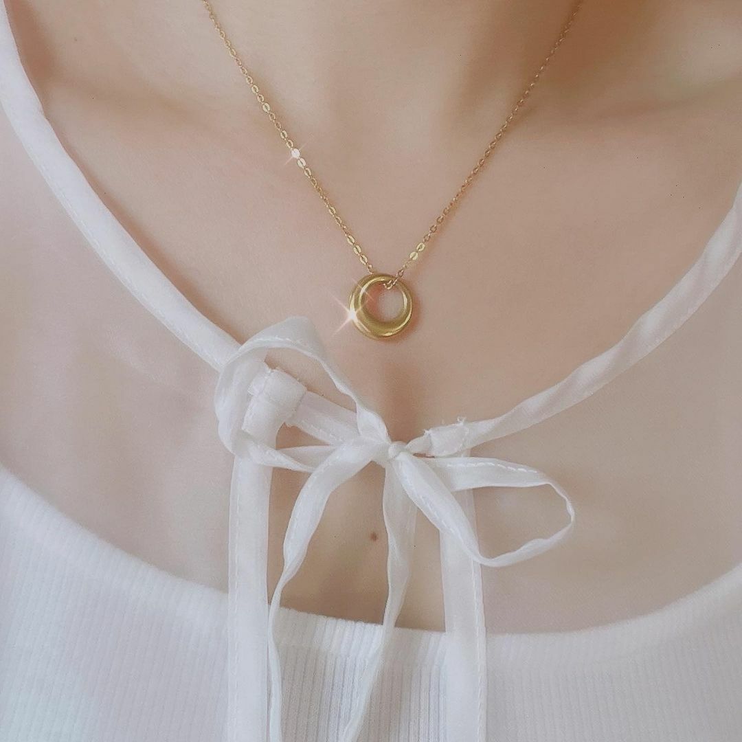 N05 Vintage circle necklace