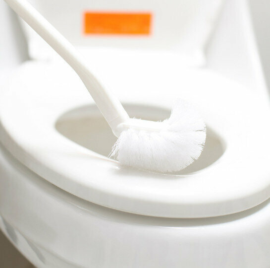 L-shaped toilet brush with long handle hemispheric without dead angle (white) Handle can be hung ergonomic Hook long handle soft bristle brush can be used Curved brush and crevice brush
