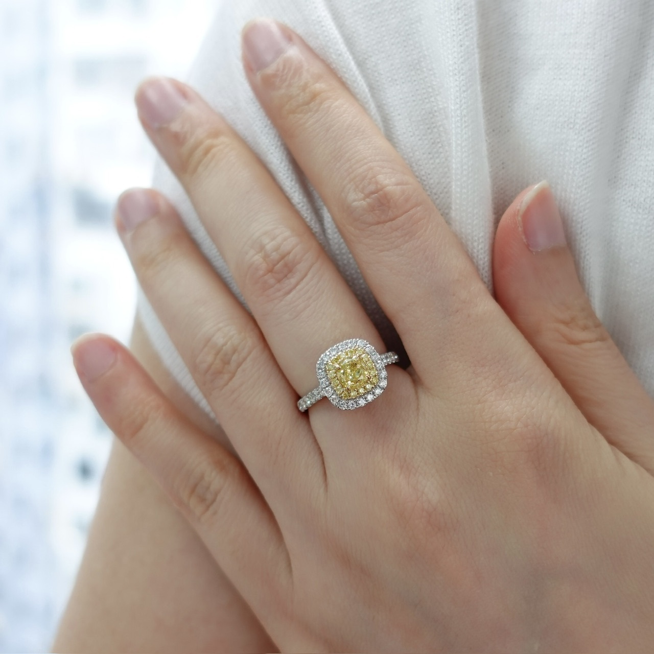 18K金彩黃鑽戒指 - 枕形切 (配GIA證書)