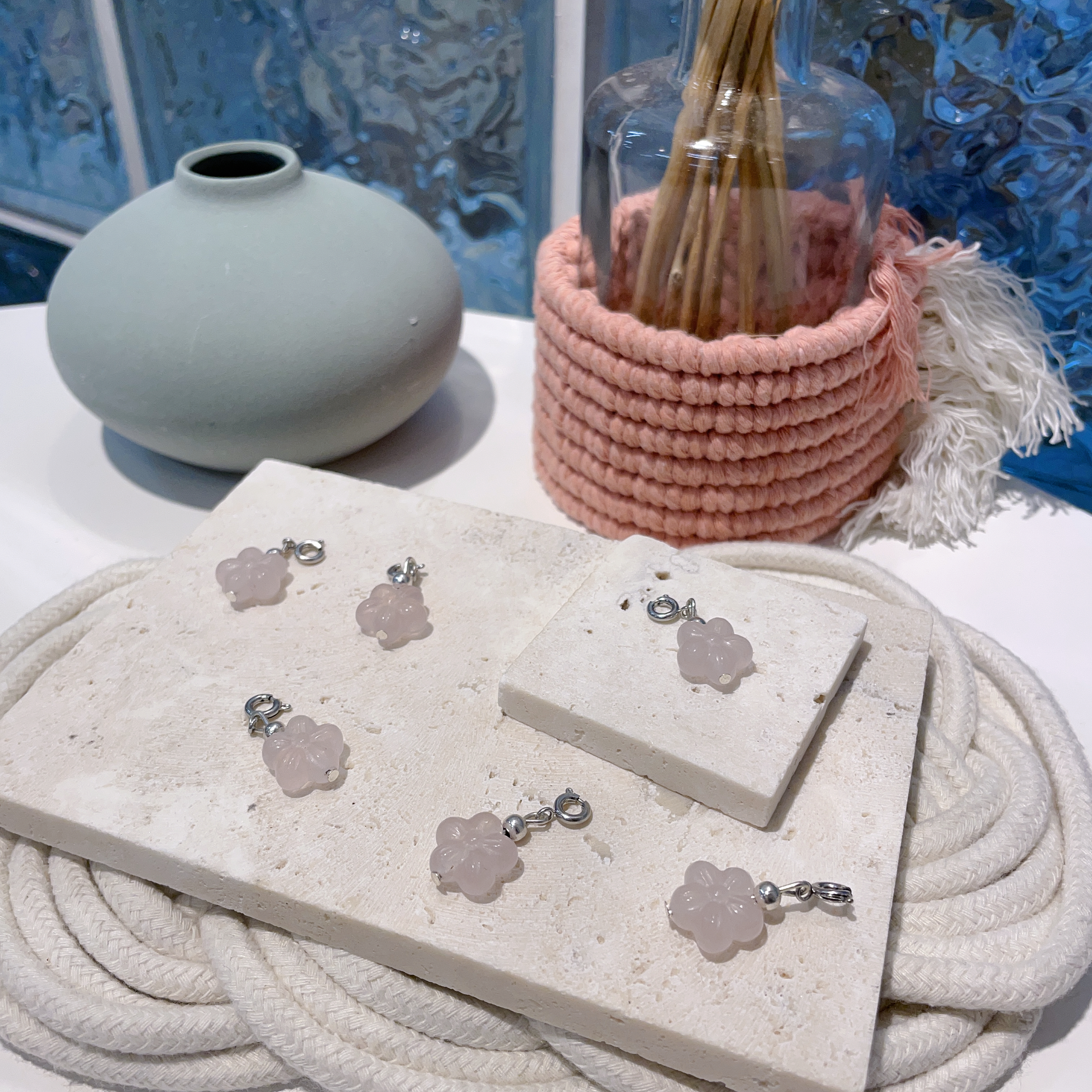 E500 粉晶花花小吊飾