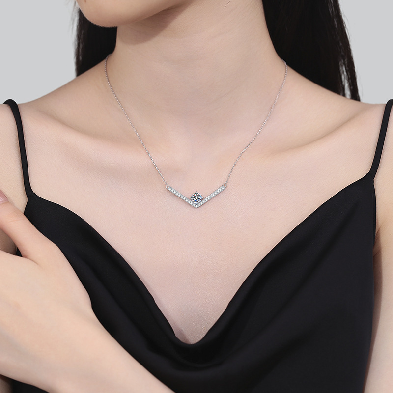 莫桑鑽V型頸鍊      N1C016