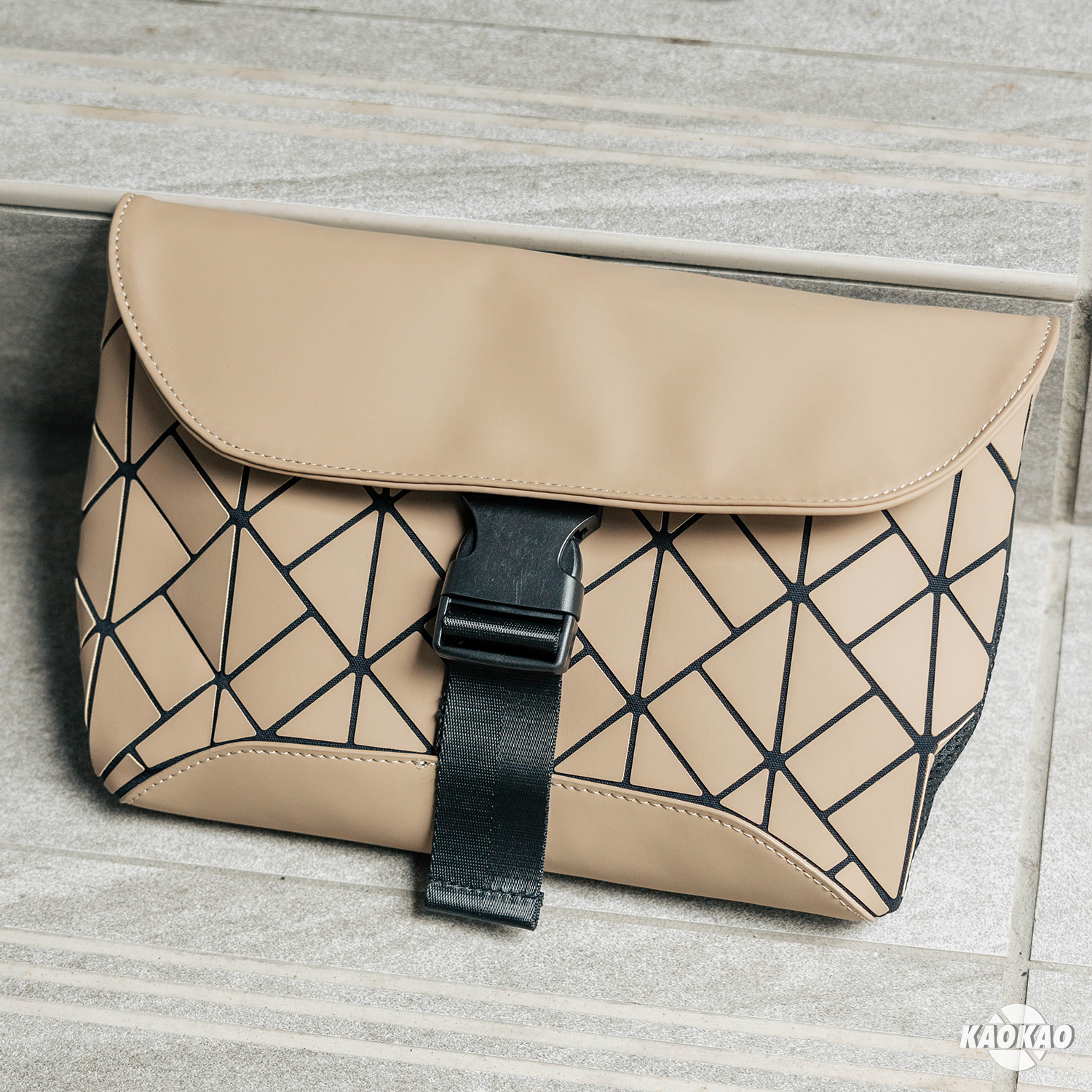 防潑水 霧面 菱格紋 腰包 斜跨包 側背包【LINGEWEN】