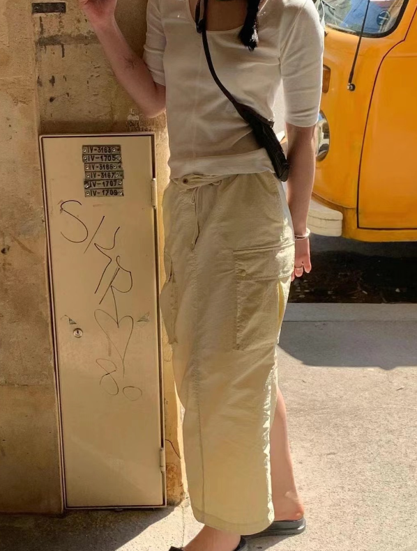 正韓 -The Barnet 雙口袋字母刺繡工裝半身裙