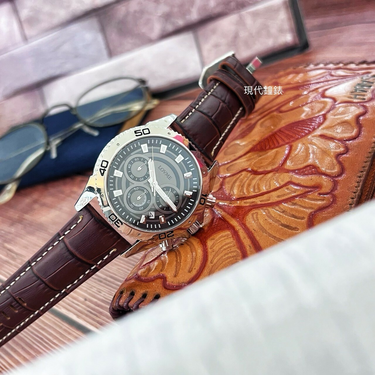 【LOVME】立體環狀三眼計時皮革腕錶 VL0131M-2K-A21 43mm 現代鐘錶