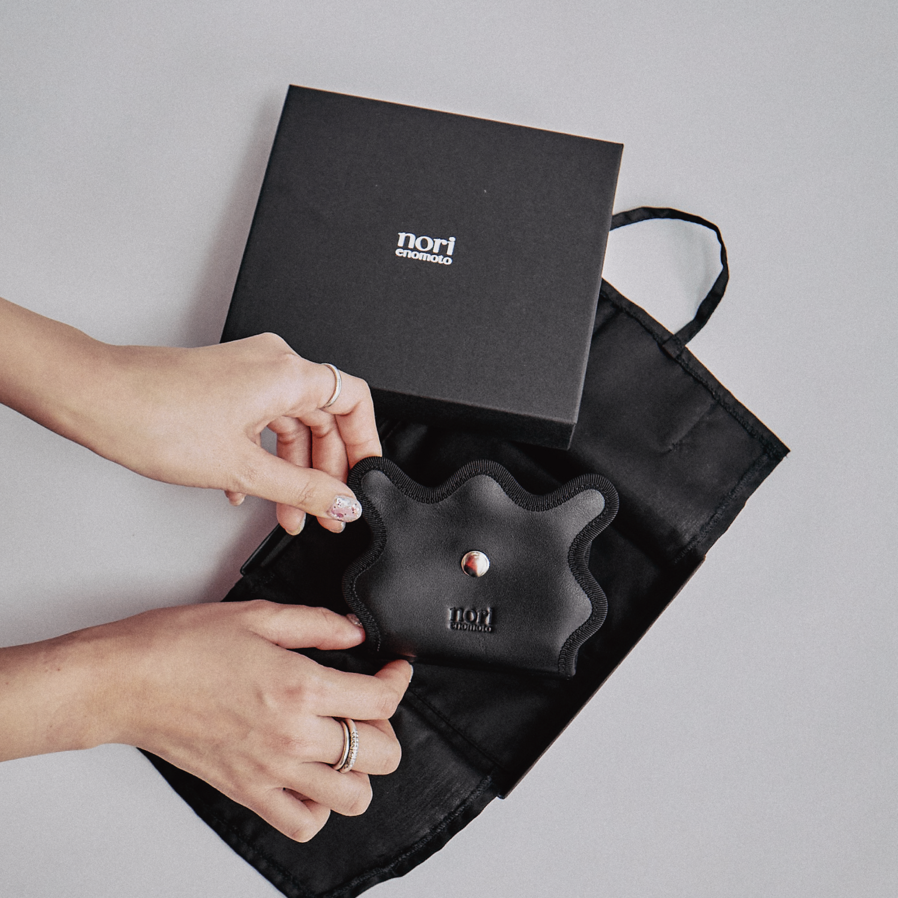 Nori 波浪三折短夾 黑色