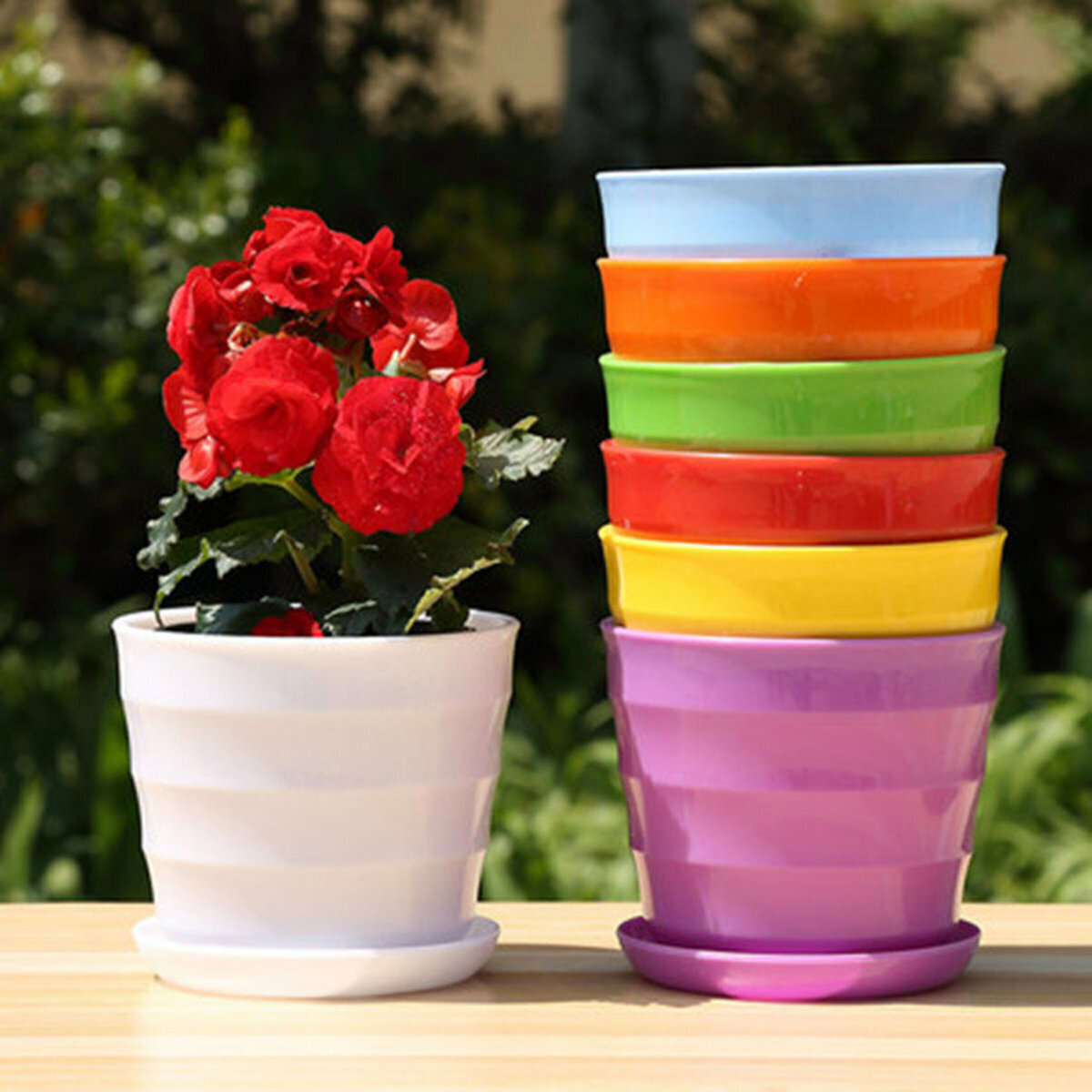 Threaded flower pot white (extra small size: 9.3cm x 8.1cm x 6.5cm)