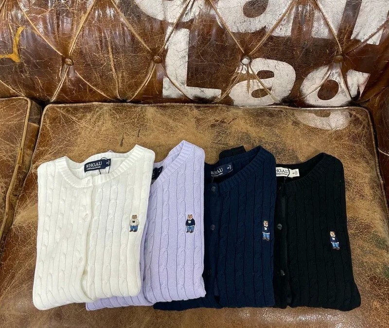 【韓國預購】WHO.A.U F060559 女士熊仔麻花針織衫