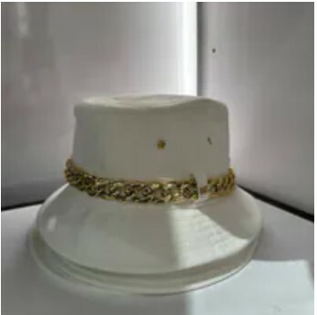 [S] MICHAEL KORS JS4002LBUG CHAIN HAT,OPTIC WHITE, 196237645623 (SMK930)