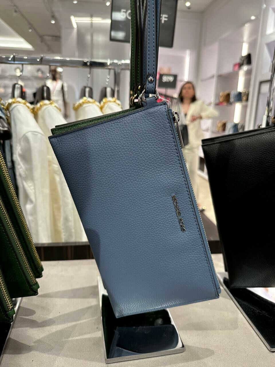 [S] MICHAEL KORS 35S4STVW3L JET SET TRAVEL LARGE TZ WRISTLET LEATHER,DENIM, 196237634450 (SMK934)