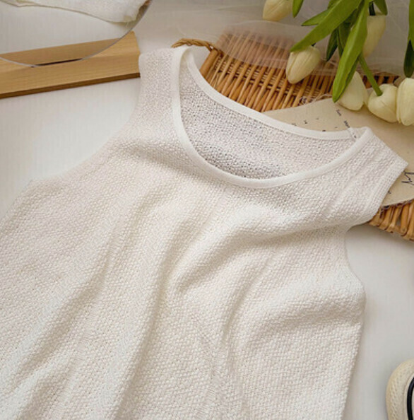 Summer sleeveless crew neck knitted vest (white) [one size]