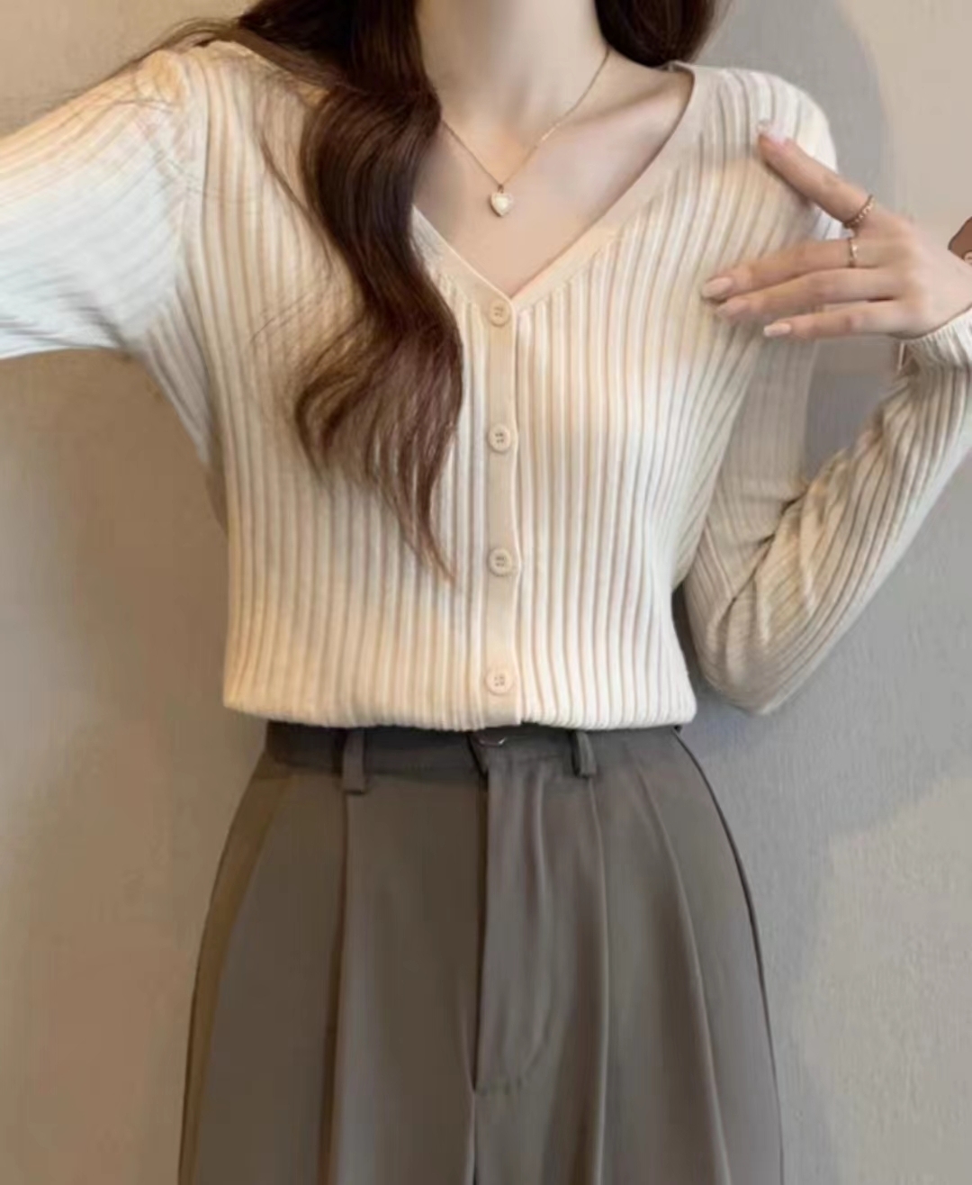 V-neck knitted cardigan [apricot] [one size]