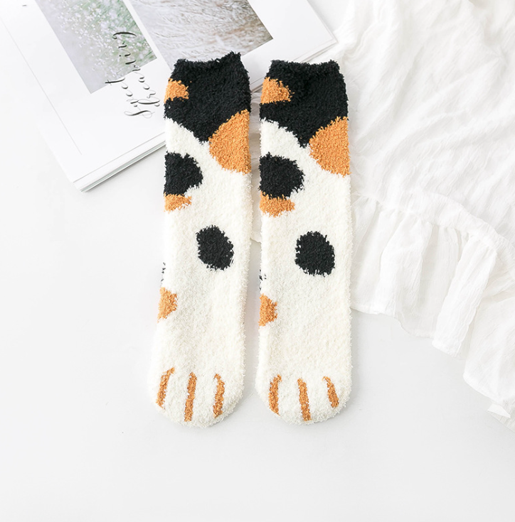 Coral velvet socks cat paw socks One size [color polka dot black brown]