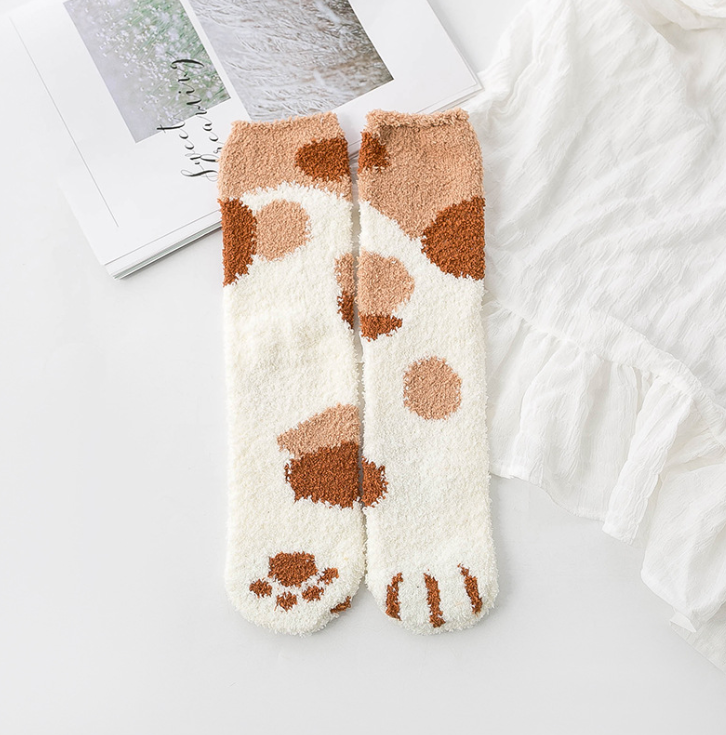 Coral velvet socks cat paw socks One size [color polka dot white brown]