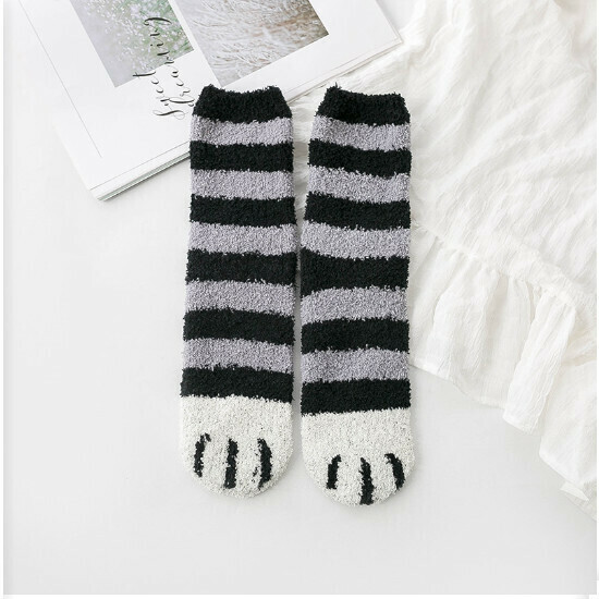 Autumn and Winter Women's Mid-Tube Fleece Warm Women's Socks (Black Stripes)