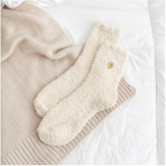 Coral velvet autumn and winter women's mid-barrel thickened socks (off-white)