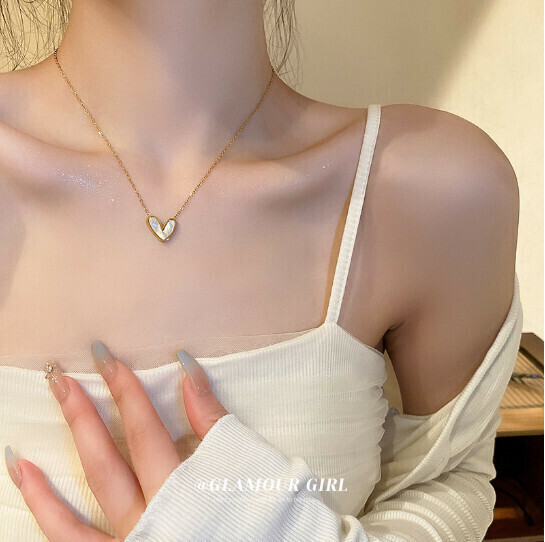Titanium steel love necklace [gold]