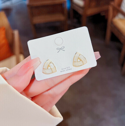 Sweet temperament small fragrance earrings [E0247 silver needle]