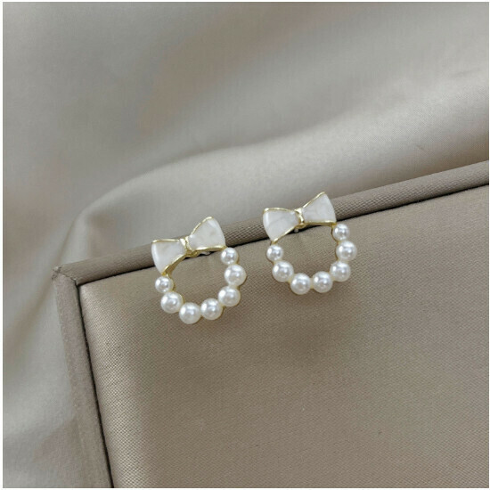 Beaded Female Earrings (Gold)